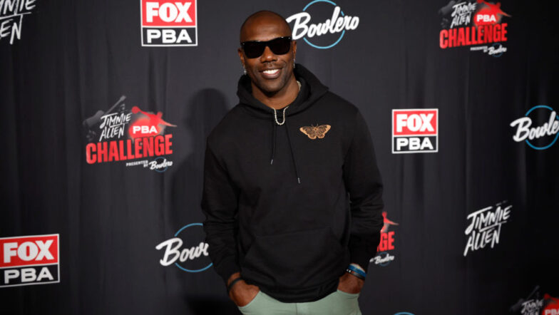 VIDEO: Terrell Owens Knocks Out Heckler Outside Of California CVS After Man Allegedly Harassed A Fan Inside Store